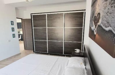 Аренда комфортных 2-комнатных апартаментов площадью 70 м² в районе Мамая, Констанца, Румыния